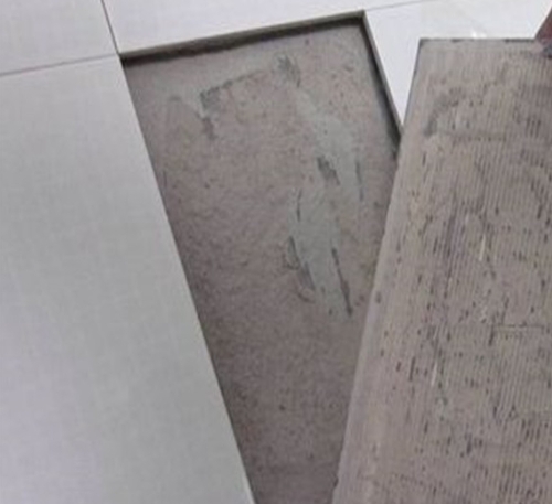 蒙山瓷砖空鼓维修公司分享瓷砖铺贴时如果打浆（即涂抹在瓷砖背面和基层上的砂浆或瓷砖胶）过少，会带来以下问题